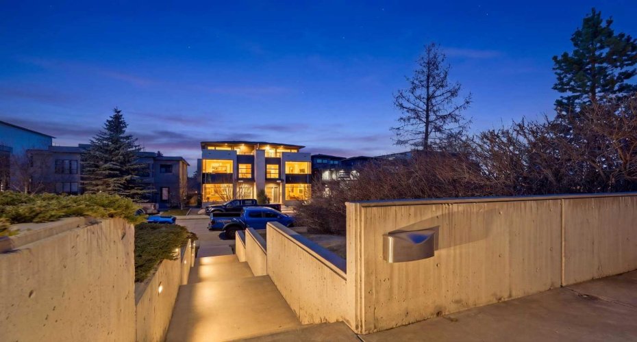 2115 29 Avenue, Calgary, Alberta T2T 1N6, 2 Bedrooms Bedrooms, ,3 BathroomsBathrooms,Residential,For Sale,29,A2306297