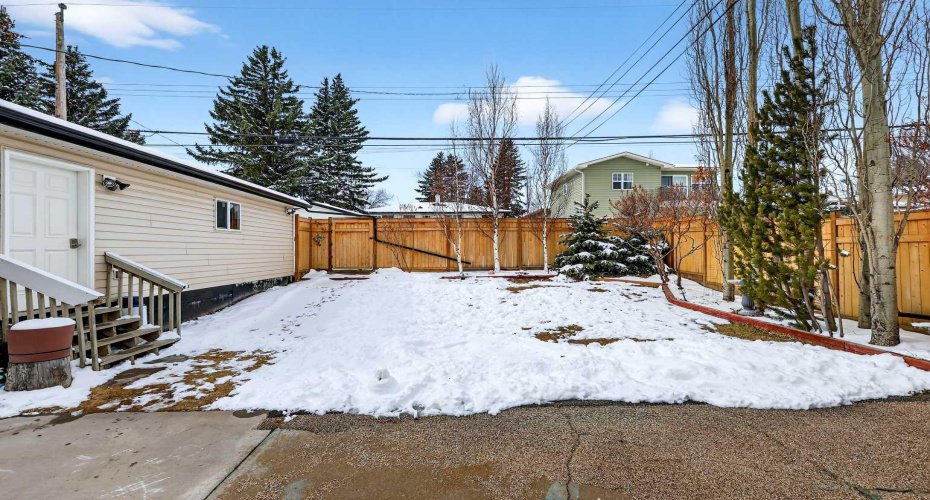 33 Warwick Drive, Calgary, Alberta T3C 2R5, 6 Bedrooms Bedrooms, ,3 BathroomsBathrooms,Residential,For Sale,Warwick,A2297421