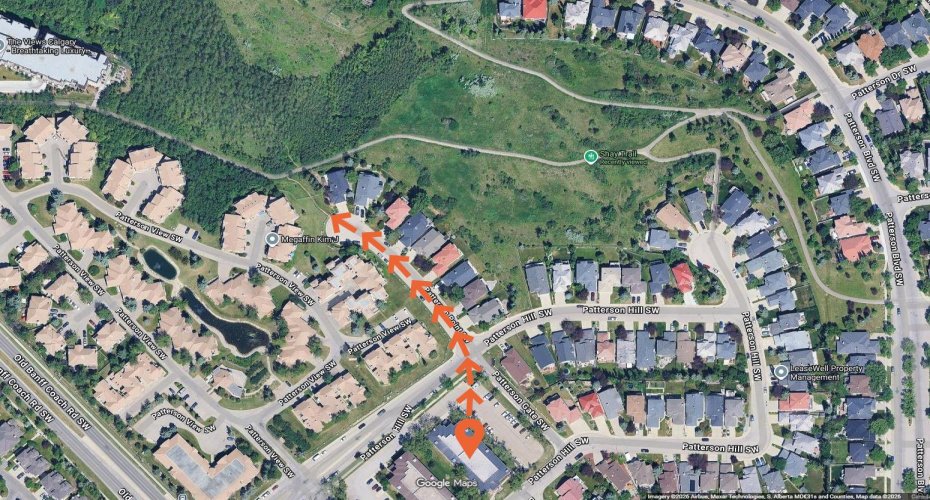 A two minute walk to the large ravine park.