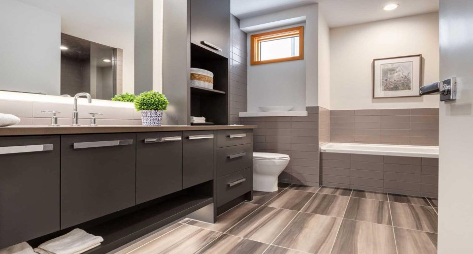 Shared second floor bathroom