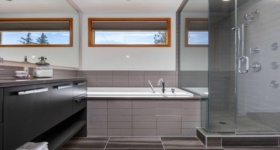 Oversized soaker tub, primary ensuite