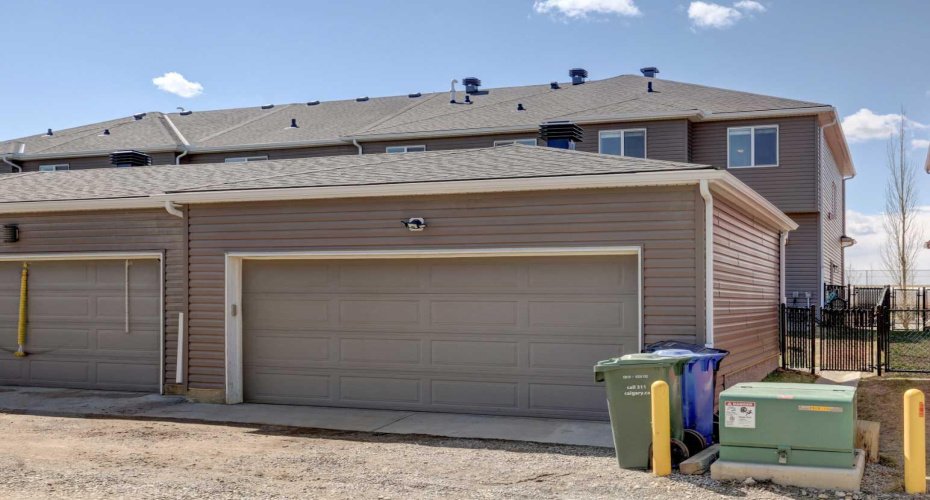19.3X21.1  Garage