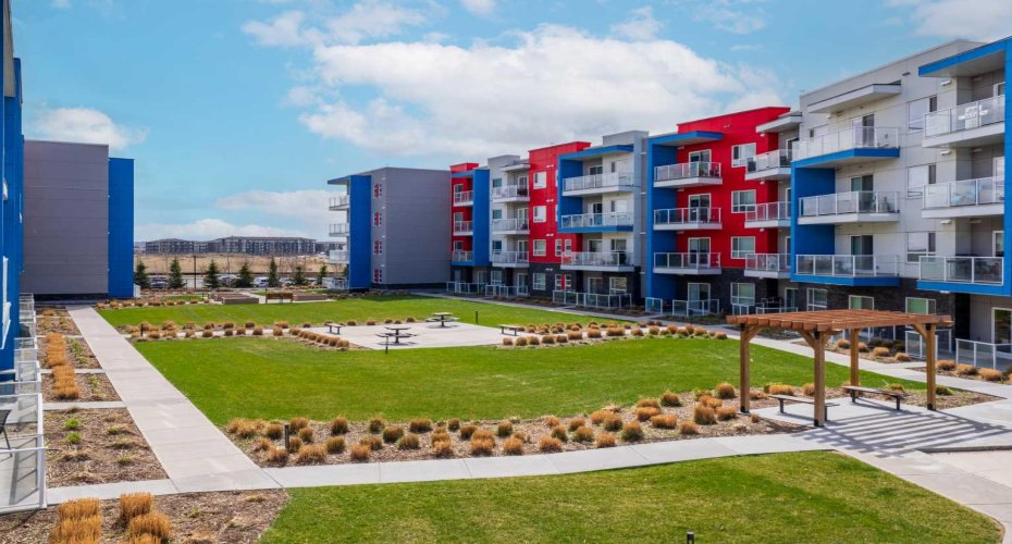 19489 Main Street, Calgary, Alberta T3M 3J3, 2 Bedrooms Bedrooms, ,2 BathroomsBathrooms,Residential,For Sale,Main,A2305034