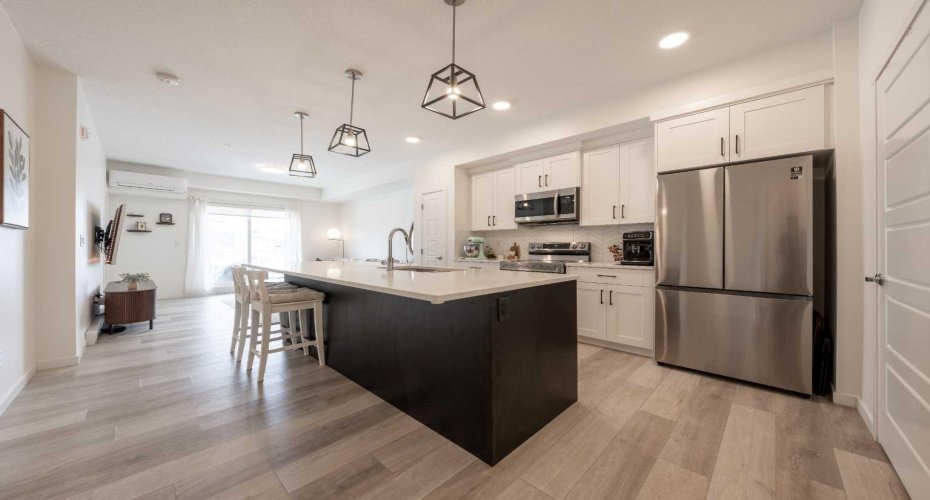 19489 Main Street, Calgary, Alberta T3M 3J3, 2 Bedrooms Bedrooms, ,2 BathroomsBathrooms,Residential,For Sale,Main,A2305034
