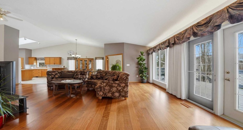5401 Shannon Drive, Olds, Alberta T4H 1C2, 5 Bedrooms Bedrooms, ,2 BathroomsBathrooms,Residential,For Sale,Shannon,A2305187