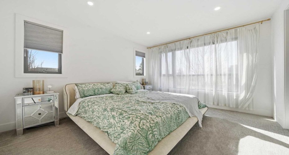 1502 37 Avenue, Calgary, Alberta T2T 3W2, 3 Bedrooms Bedrooms, ,4 BathroomsBathrooms,Residential,For Sale,37,A2305215