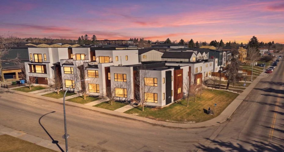 1502 37 Avenue, Calgary, Alberta T2T 3W2, 3 Bedrooms Bedrooms, ,4 BathroomsBathrooms,Residential,For Sale,37,A2305215