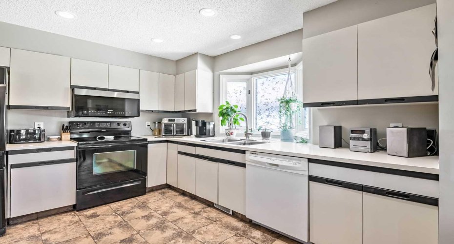 294 Shawnessy Drive, Calgary, Alberta T2Y 1M5, 4 Bedrooms Bedrooms, ,3 BathroomsBathrooms,Residential,For Sale,Shawnessy,A2305251