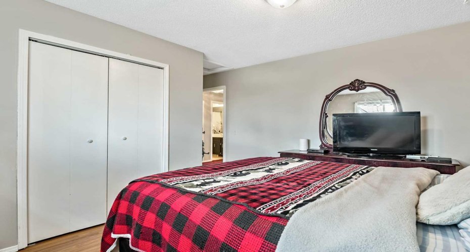 294 Shawnessy Drive, Calgary, Alberta T2Y 1M5, 4 Bedrooms Bedrooms, ,3 BathroomsBathrooms,Residential,For Sale,Shawnessy,A2305251