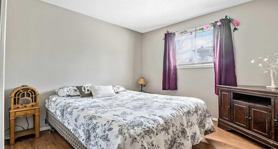 294 Shawnessy Drive, Calgary, Alberta T2Y 1M5, 4 Bedrooms Bedrooms, ,3 BathroomsBathrooms,Residential,For Sale,Shawnessy,A2305251