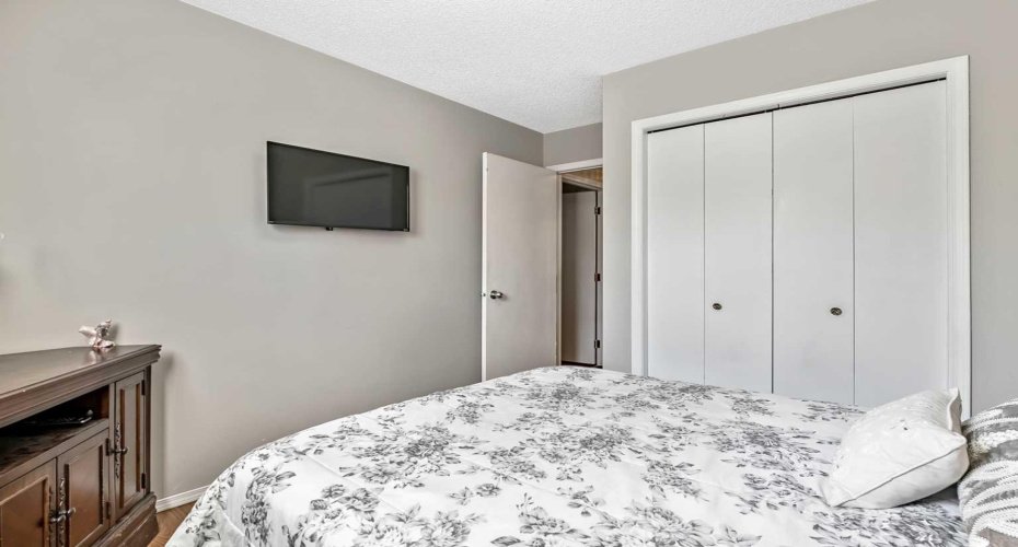 294 Shawnessy Drive, Calgary, Alberta T2Y 1M5, 4 Bedrooms Bedrooms, ,3 BathroomsBathrooms,Residential,For Sale,Shawnessy,A2305251