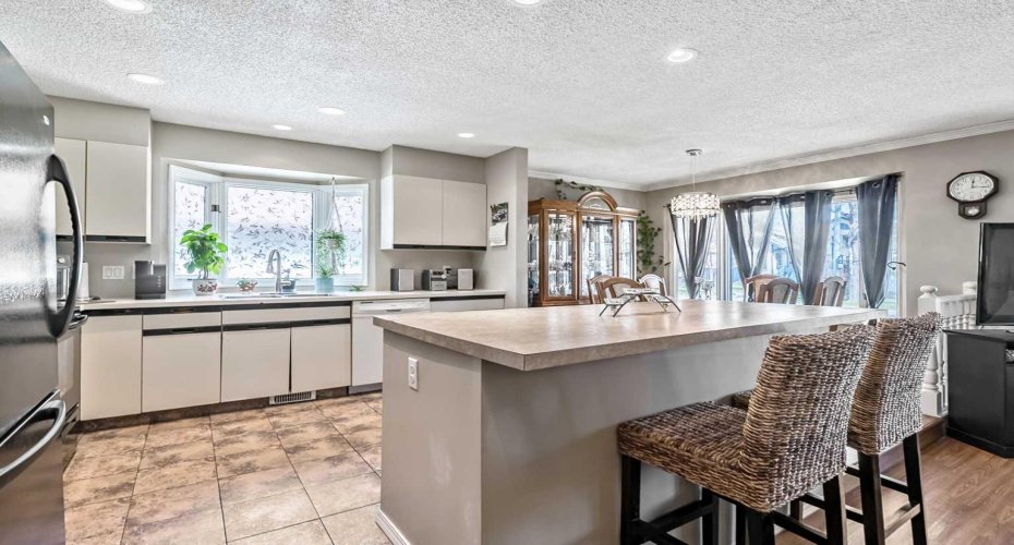 294 Shawnessy Drive, Calgary, Alberta T2Y 1M5, 4 Bedrooms Bedrooms, ,3 BathroomsBathrooms,Residential,For Sale,Shawnessy,A2305251