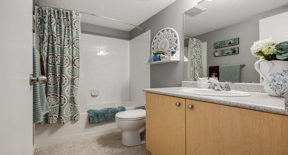 4975 130 Avenue, Calgary, Alberta T2Z 4P2, 2 Bedrooms Bedrooms, ,2 BathroomsBathrooms,Residential,For Sale,130,A2305273