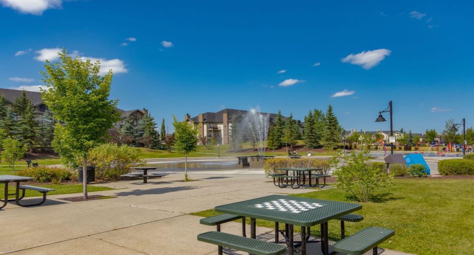 4975 130 Avenue, Calgary, Alberta T2Z 4P2, 2 Bedrooms Bedrooms, ,2 BathroomsBathrooms,Residential,For Sale,130,A2305273