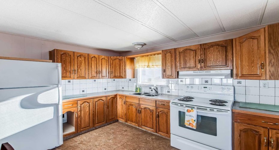 4000 13 Avenue, Medicine Hat, Alberta T1B 1J3, 3 Bedrooms Bedrooms, ,1 BathroomBathrooms,Mobile,For Sale,13,A2305394