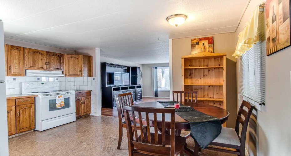 4000 13 Avenue, Medicine Hat, Alberta T1B 1J3, 3 Bedrooms Bedrooms, ,1 BathroomBathrooms,Mobile,For Sale,13,A2305394