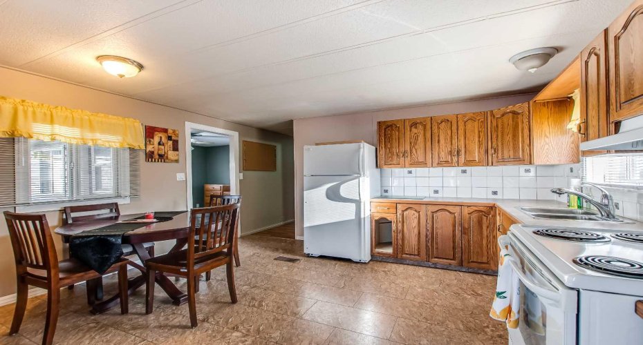 4000 13 Avenue, Medicine Hat, Alberta T1B 1J3, 3 Bedrooms Bedrooms, ,1 BathroomBathrooms,Mobile,For Sale,13,A2305394