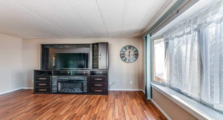 4000 13 Avenue, Medicine Hat, Alberta T1B 1J3, 3 Bedrooms Bedrooms, ,1 BathroomBathrooms,Mobile,For Sale,13,A2305394
