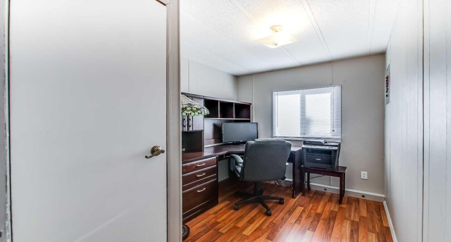 4000 13 Avenue, Medicine Hat, Alberta T1B 1J3, 3 Bedrooms Bedrooms, ,1 BathroomBathrooms,Mobile,For Sale,13,A2305394