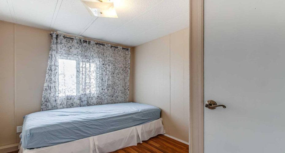 4000 13 Avenue, Medicine Hat, Alberta T1B 1J3, 3 Bedrooms Bedrooms, ,1 BathroomBathrooms,Mobile,For Sale,13,A2305394