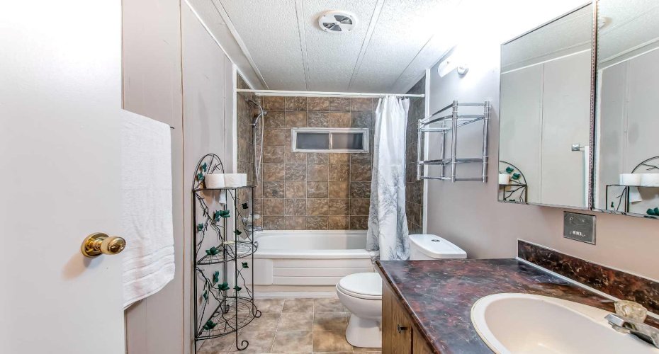 4000 13 Avenue, Medicine Hat, Alberta T1B 1J3, 3 Bedrooms Bedrooms, ,1 BathroomBathrooms,Mobile,For Sale,13,A2305394