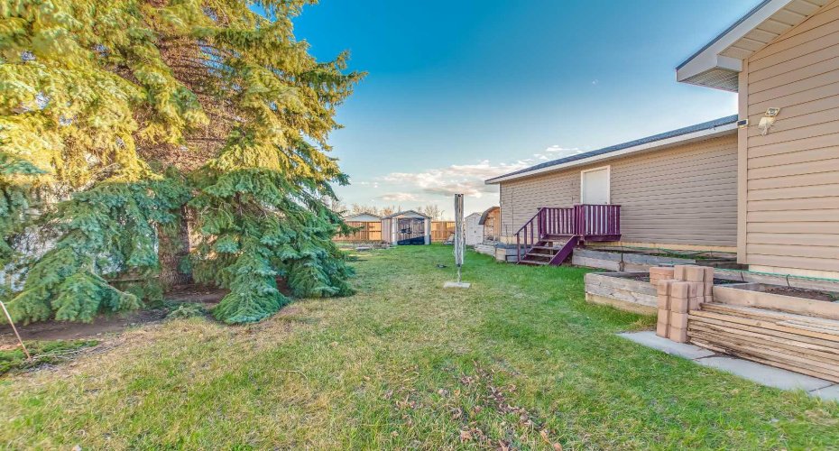 4000 13 Avenue, Medicine Hat, Alberta T1B 1J3, 3 Bedrooms Bedrooms, ,1 BathroomBathrooms,Mobile,For Sale,13,A2305394