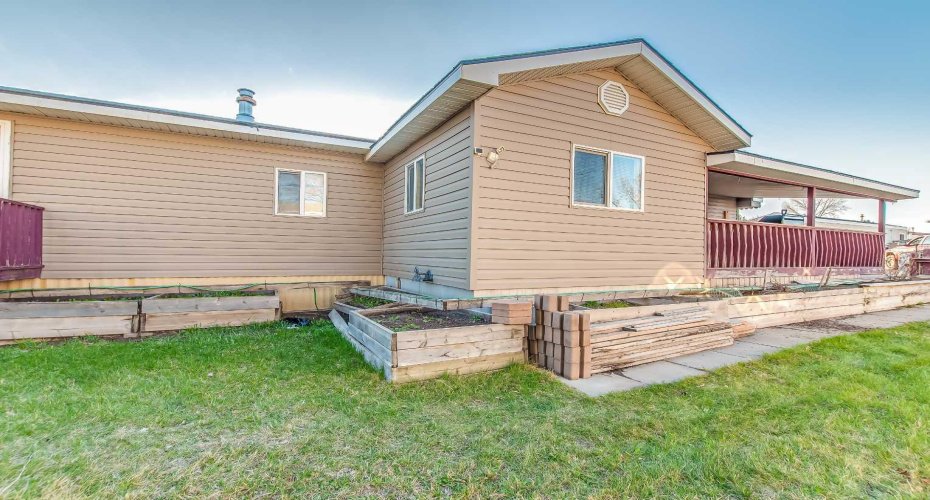 4000 13 Avenue, Medicine Hat, Alberta T1B 1J3, 3 Bedrooms Bedrooms, ,1 BathroomBathrooms,Mobile,For Sale,13,A2305394