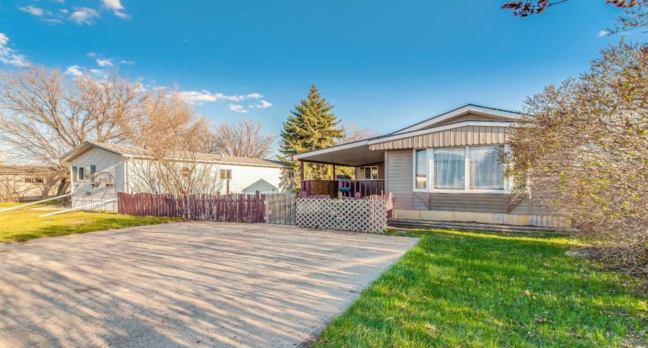 4000 13 Avenue, Medicine Hat, Alberta T1B 1J3, 3 Bedrooms Bedrooms, ,1 BathroomBathrooms,Mobile,For Sale,13,A2305394