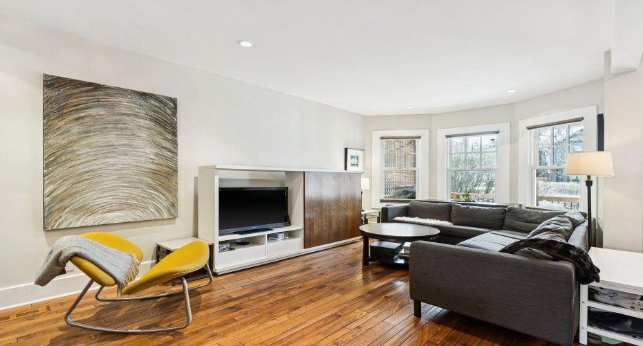 612 23 Avenue, Calgary, Alberta T2S0J7, 3 Bedrooms Bedrooms, ,3 BathroomsBathrooms,Residential,For Sale,23,A2305418