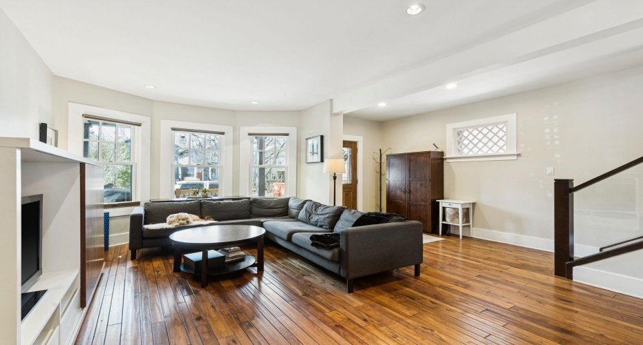 612 23 Avenue, Calgary, Alberta T2S0J7, 3 Bedrooms Bedrooms, ,3 BathroomsBathrooms,Residential,For Sale,23,A2305418