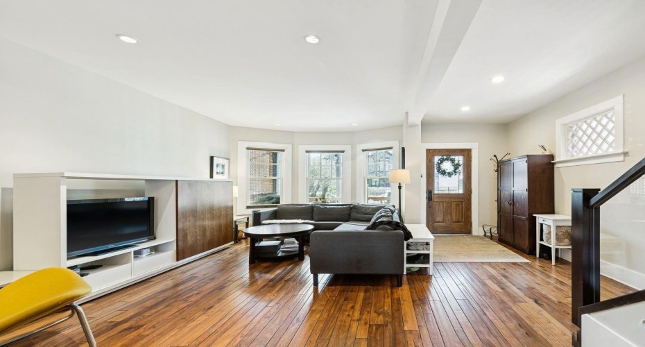 612 23 Avenue, Calgary, Alberta T2S0J7, 3 Bedrooms Bedrooms, ,3 BathroomsBathrooms,Residential,For Sale,23,A2305418