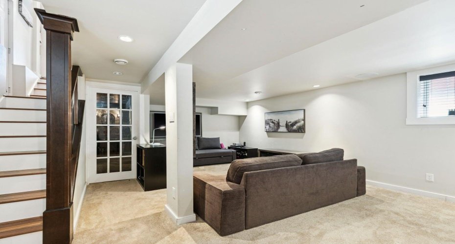 612 23 Avenue, Calgary, Alberta T2S0J7, 3 Bedrooms Bedrooms, ,3 BathroomsBathrooms,Residential,For Sale,23,A2305418
