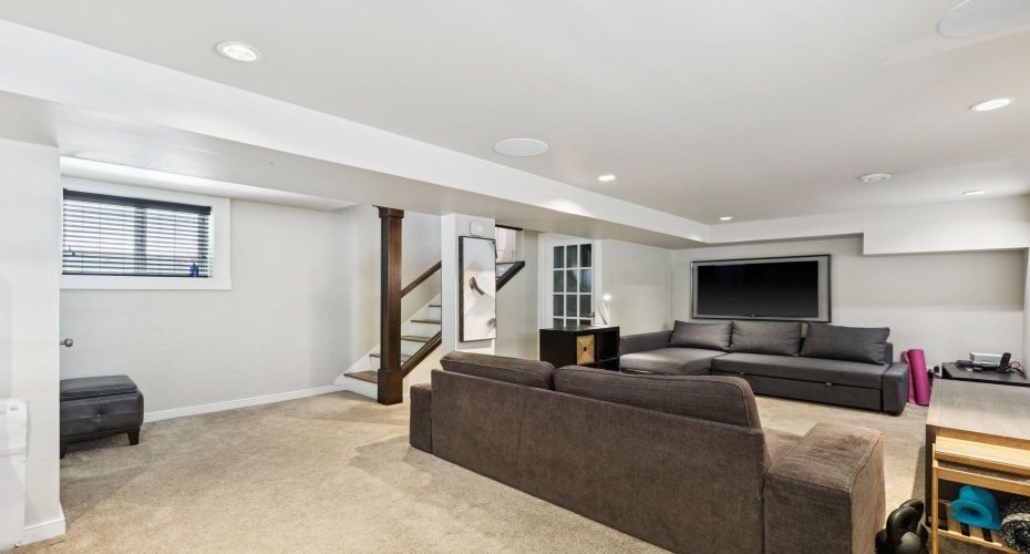 612 23 Avenue, Calgary, Alberta T2S0J7, 3 Bedrooms Bedrooms, ,3 BathroomsBathrooms,Residential,For Sale,23,A2305418