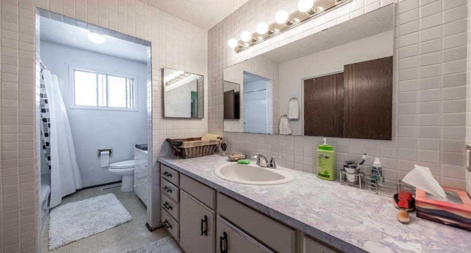 116 Dovercrest Way, Calgary, Alberta T2B 2L9, 3 Bedrooms Bedrooms, ,2 BathroomsBathrooms,Residential,For Sale,Dovercrest,A2305455
