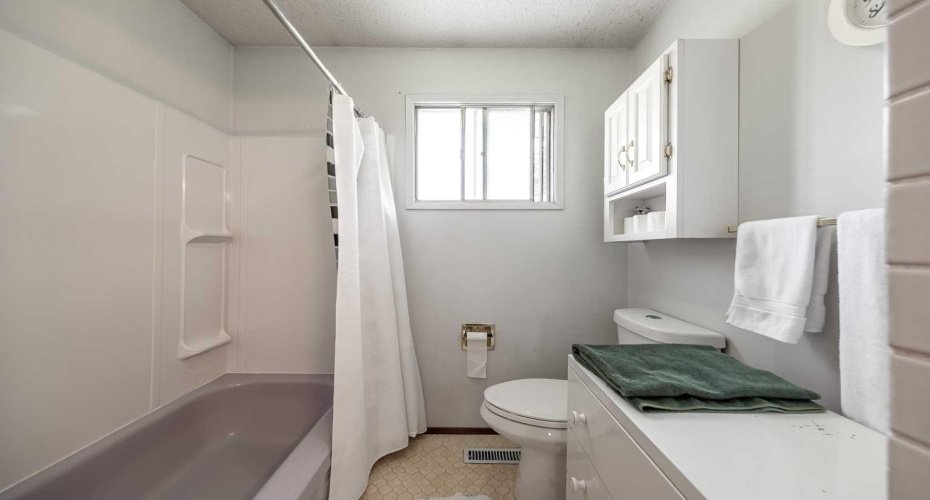 116 Dovercrest Way, Calgary, Alberta T2B 2L9, 3 Bedrooms Bedrooms, ,2 BathroomsBathrooms,Residential,For Sale,Dovercrest,A2305455