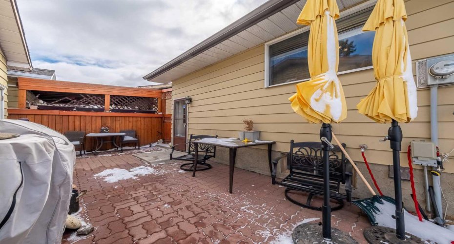 116 Dovercrest Way, Calgary, Alberta T2B 2L9, 3 Bedrooms Bedrooms, ,2 BathroomsBathrooms,Residential,For Sale,Dovercrest,A2305455