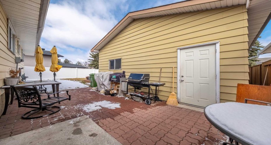 116 Dovercrest Way, Calgary, Alberta T2B 2L9, 3 Bedrooms Bedrooms, ,2 BathroomsBathrooms,Residential,For Sale,Dovercrest,A2305455