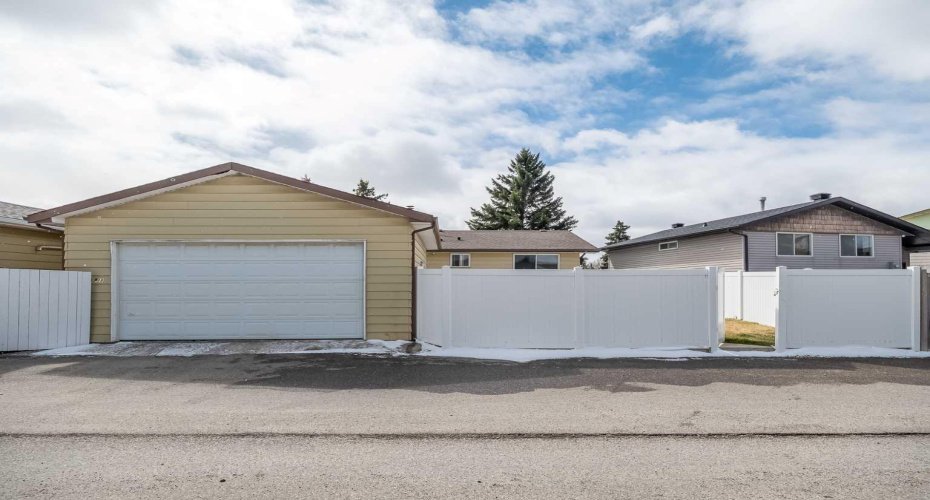 116 Dovercrest Way, Calgary, Alberta T2B 2L9, 3 Bedrooms Bedrooms, ,2 BathroomsBathrooms,Residential,For Sale,Dovercrest,A2305455