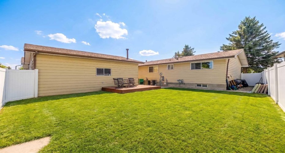 116 Dovercrest Way, Calgary, Alberta T2B 2L9, 3 Bedrooms Bedrooms, ,2 BathroomsBathrooms,Residential,For Sale,Dovercrest,A2305455