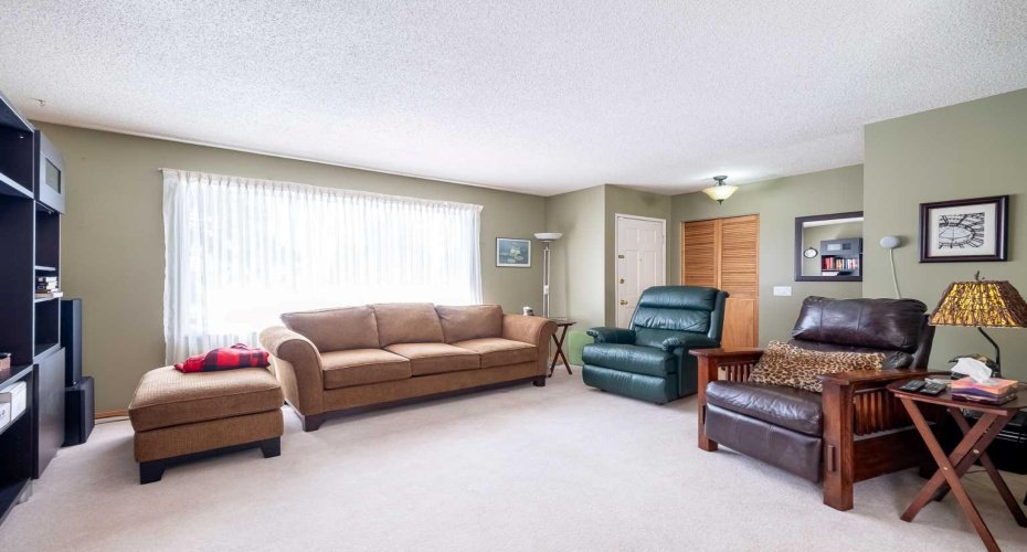 116 Dovercrest Way, Calgary, Alberta T2B 2L9, 3 Bedrooms Bedrooms, ,2 BathroomsBathrooms,Residential,For Sale,Dovercrest,A2305455
