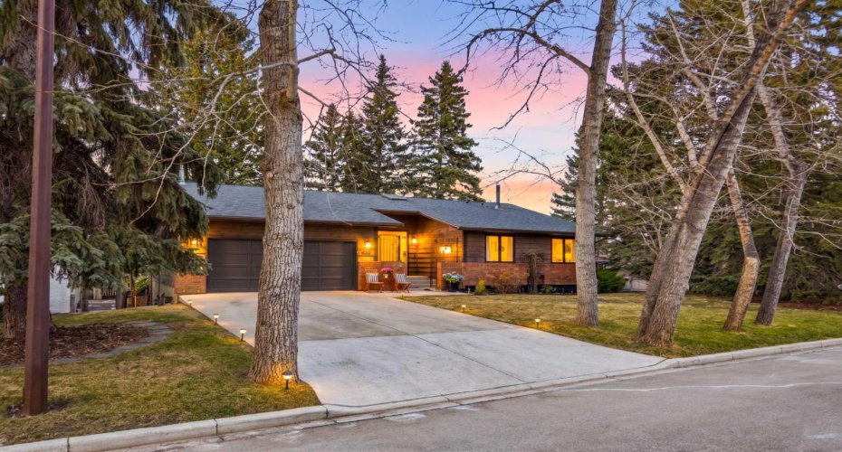 620 Lansdowne Avenue, Calgary, Alberta T2S0Z9, 4 Bedrooms Bedrooms, ,3 BathroomsBathrooms,Residential,For Sale,Lansdowne,A2304440