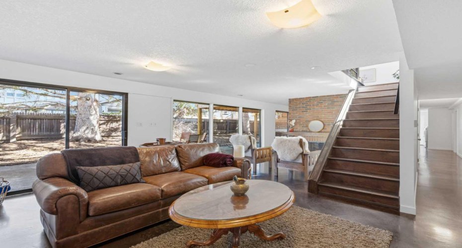 620 Lansdowne Avenue, Calgary, Alberta T2S0Z9, 4 Bedrooms Bedrooms, ,3 BathroomsBathrooms,Residential,For Sale,Lansdowne,A2304440