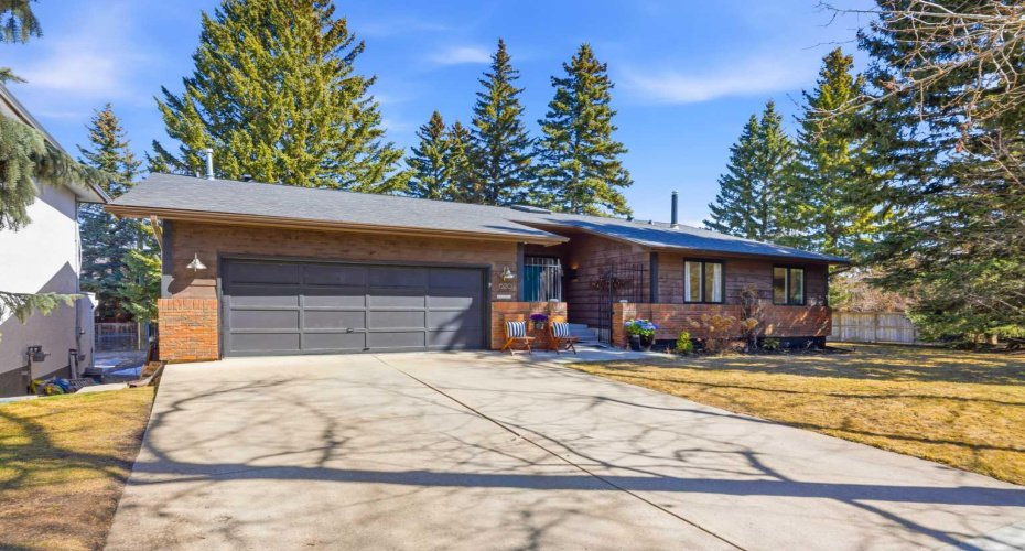 620 Lansdowne Avenue, Calgary, Alberta T2S0Z9, 4 Bedrooms Bedrooms, ,3 BathroomsBathrooms,Residential,For Sale,Lansdowne,A2304440