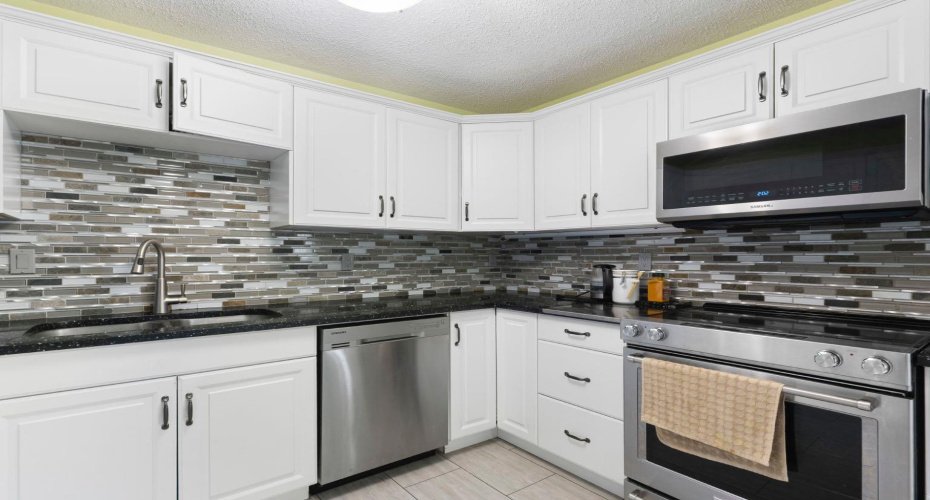 8 Hawkfield Crescent, Calgary, Alberta T3G 1Z5, 5 Bedrooms Bedrooms, ,4 BathroomsBathrooms,Residential,For Sale,Hawkfield,A2304656