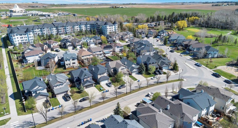 1 Crystal Green Lane, Okotoks, Alberta T1S 0C5, 2 Bedrooms Bedrooms, ,2 BathroomsBathrooms,Residential,For Sale,Crystal Green,A2304678