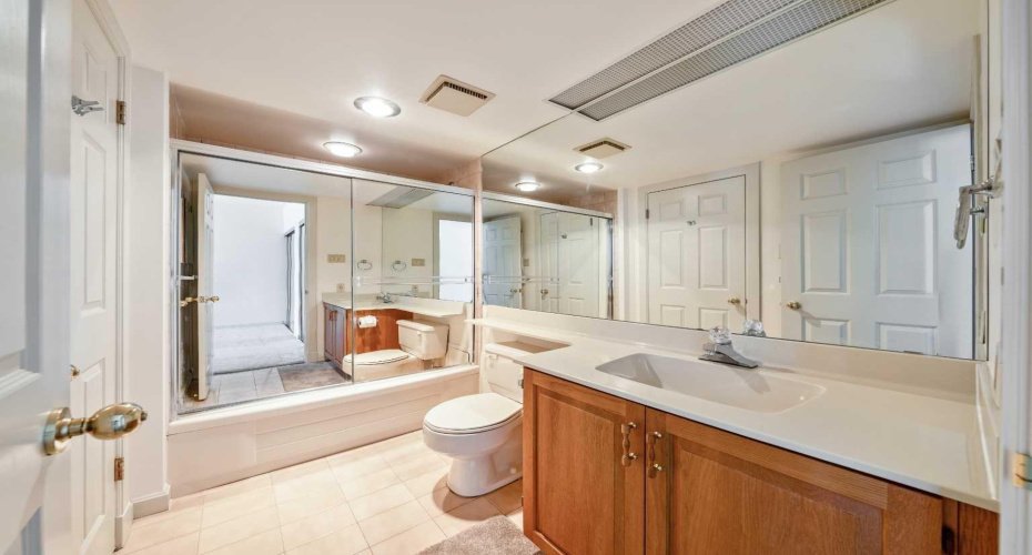 4-piece ensuite with cheater-door access, offering both private ensuite & main bath functionality.