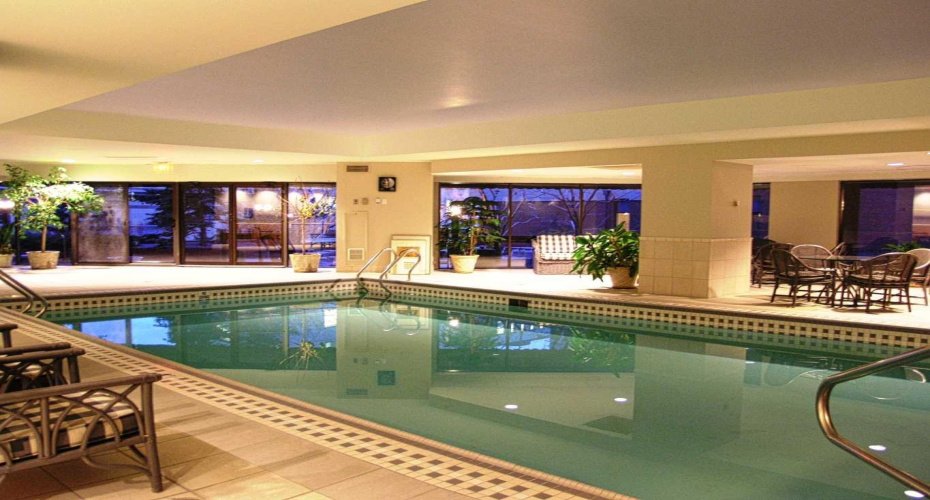 Indoor saltwater pool (temporarily closed for construction).