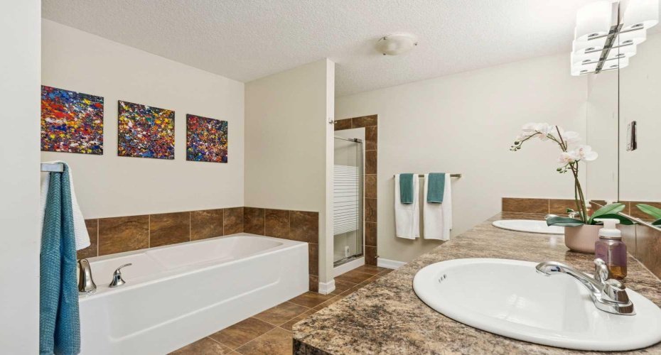 1729 34 Avenue, Calgary, Alberta T2T 2B7, 3 Bedrooms Bedrooms, ,3 BathroomsBathrooms,Residential,For Sale,34,A2306679