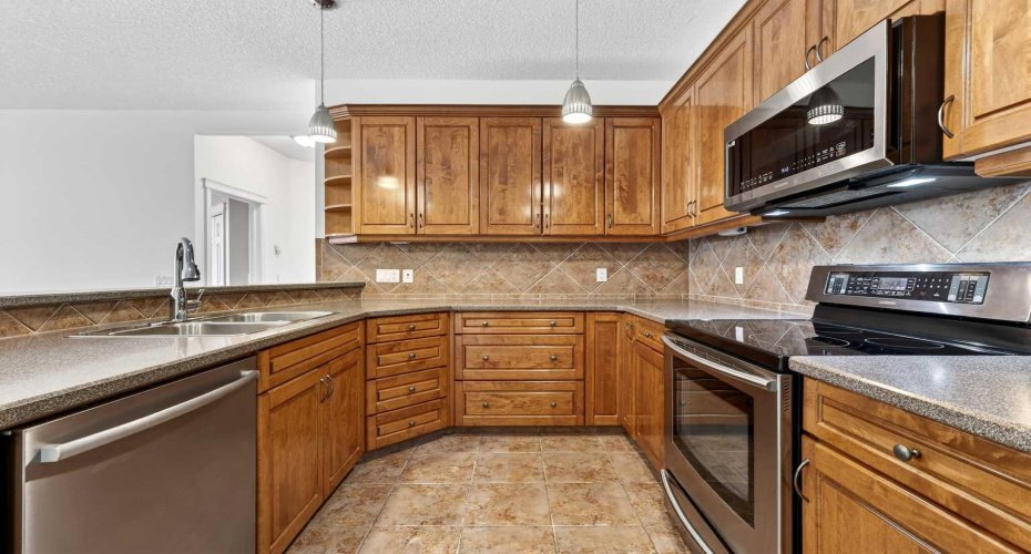 14 Hemlock Crescent, Calgary, Alberta T3C 2Z1, 2 Bedrooms Bedrooms, ,2 BathroomsBathrooms,Residential,For Sale,Hemlock,A2305465