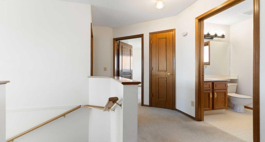190 Hawkville Close, Calgary, Alberta T3G 3N6, 4 Bedrooms Bedrooms, ,3 BathroomsBathrooms,Residential,For Sale,Hawkville,A2306691